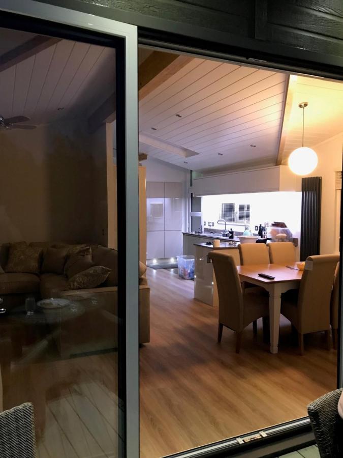فندق R11 Lake View, Fallbarrow Holiday Park باونيس أون وينديرمير المظهر الخارجي الصورة